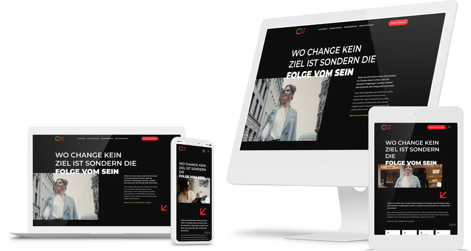 Website mit schwarzem Hintergrund und weißer Schrift auf Laptop, Smartphone, Tablet und Desktop-Computer, Überschrift „WO CHANGE KEIN ZIEL IST SONDERN DIE FOLGE VOM SEIN“, darunter Bild einer Frau in urbaner Umgebung, modernes responsives Webdesign, Navigation mit Menüpunkten und rotem Call-to-Action-Button sichtbar.